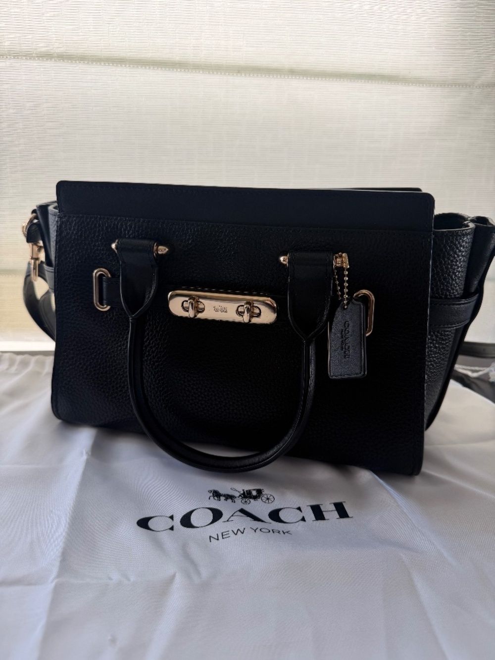 Coach - Black Swagger 27